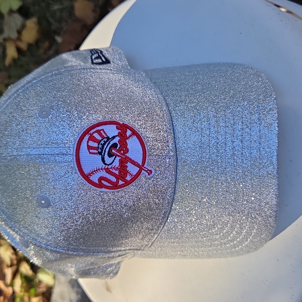 Yankees glitter cap